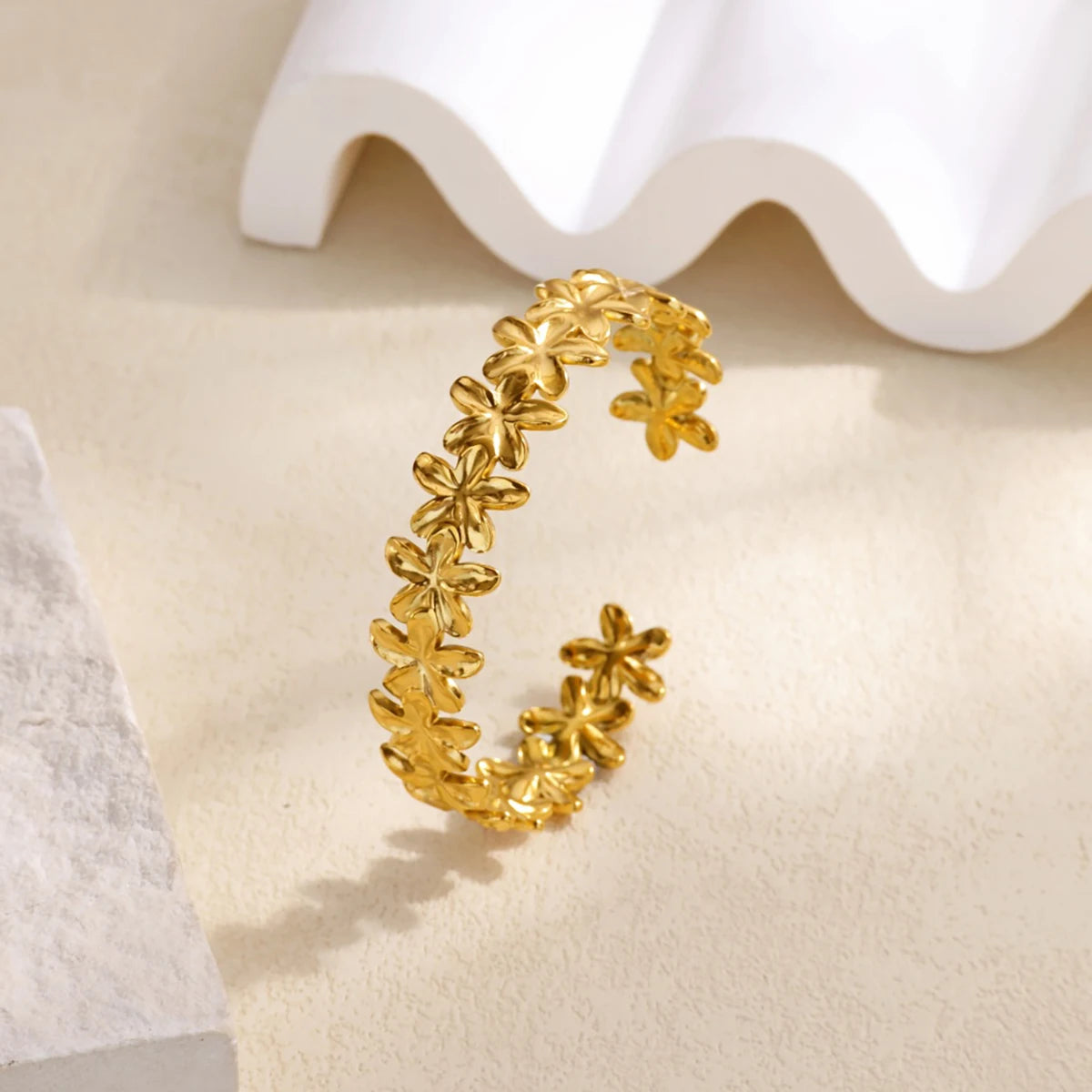 Stainless Steel Wide Bangles for Women Luxury Gold Color Chunky Flower Cuff Bangle Bracelet femme Vintage Wedding Jewelry Gifts