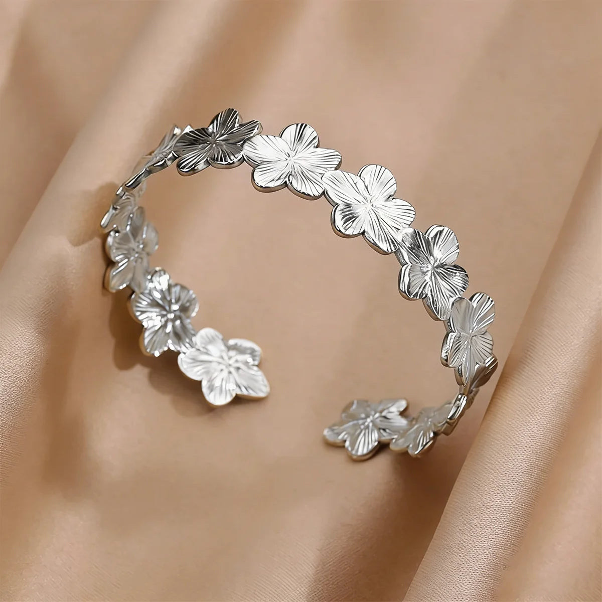 Stainless Steel Wide Bangles for Women Luxury Gold Color Chunky Flower Cuff Bangle Bracelet femme Vintage Wedding Jewelry Gifts