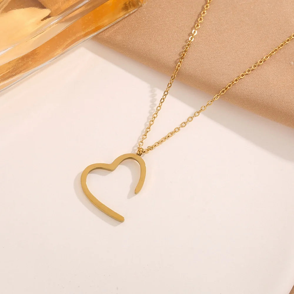 Stainless Steel Designed Love Heart Pendant Necklace For Women French Style Gold Color Clavicle Chain High Quality Jewelry Gifts
